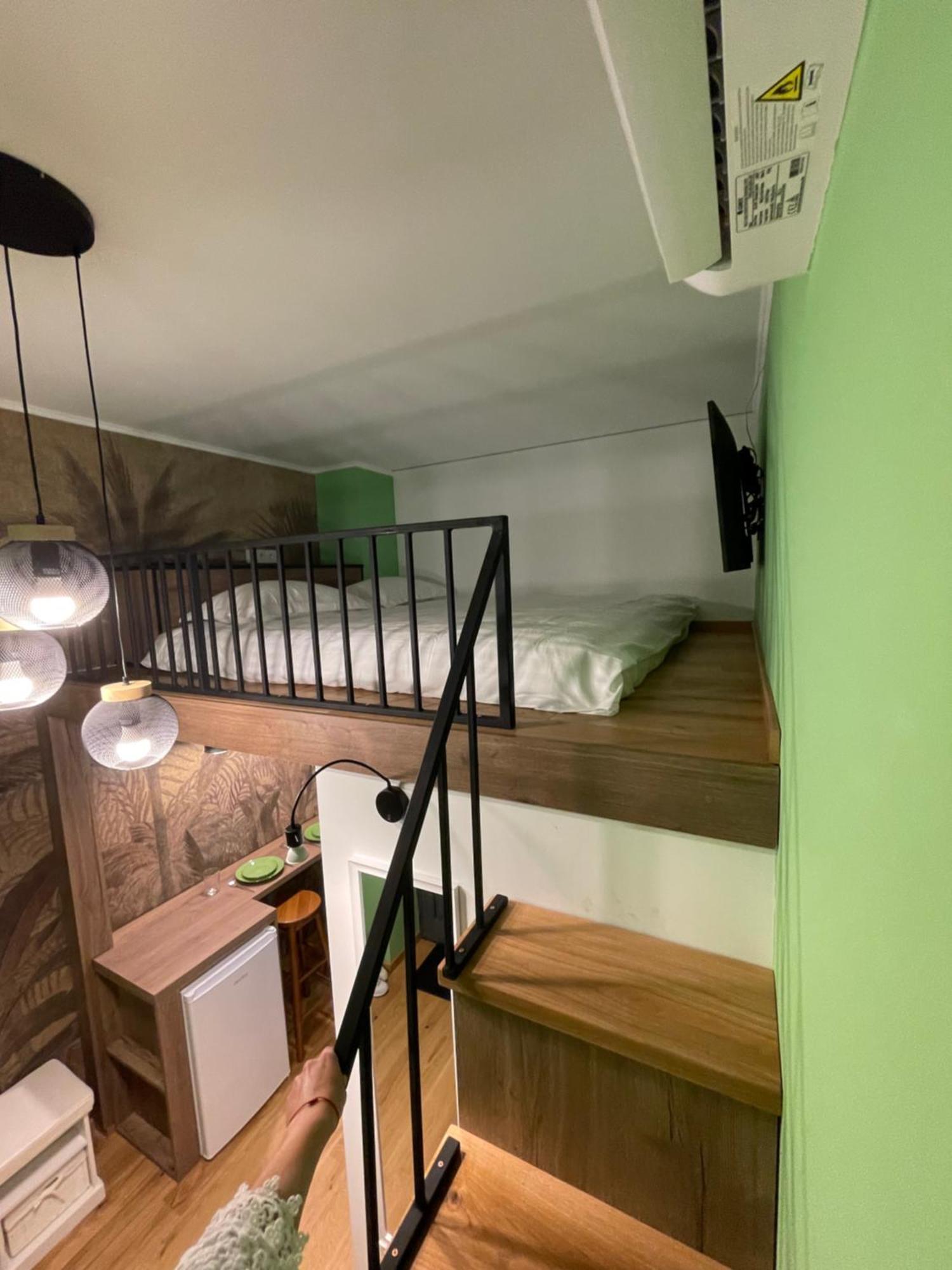 Central Apartment With 2 Bedrooms And 2 Bathrooms Oradea Exterior foto