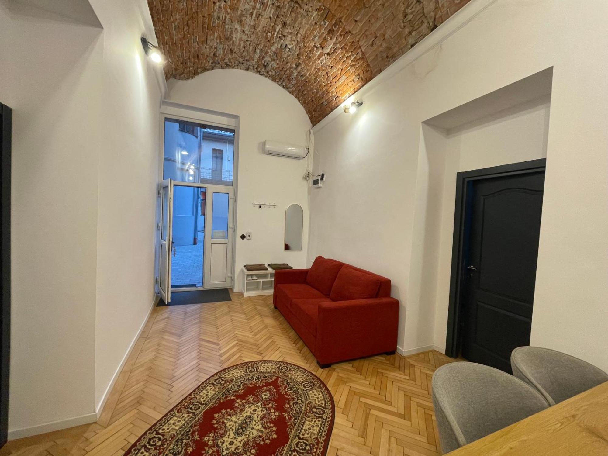 Central Apartment With 2 Bedrooms And 2 Bathrooms Oradea Exterior foto